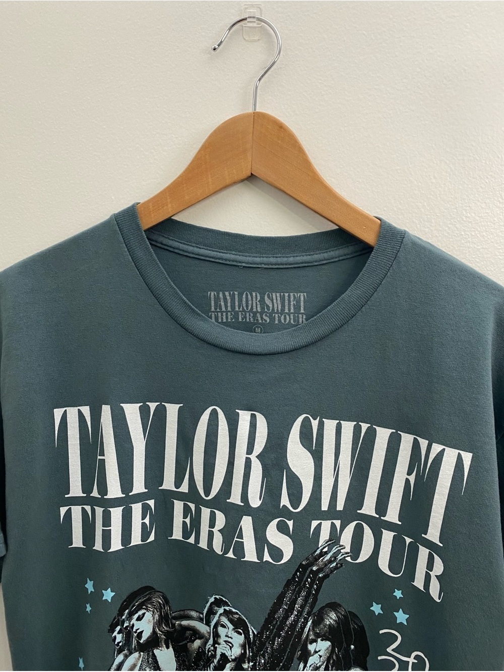 Taylor Swift The Eras Tour Graphic Tee Size Medium - Picture 2 of 3
